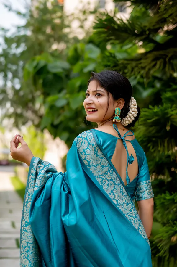 Blue_Silk_Blend_Saree_For_Women