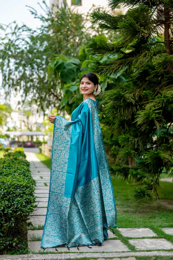Blue_Silk_Blend_Saree_For_Women