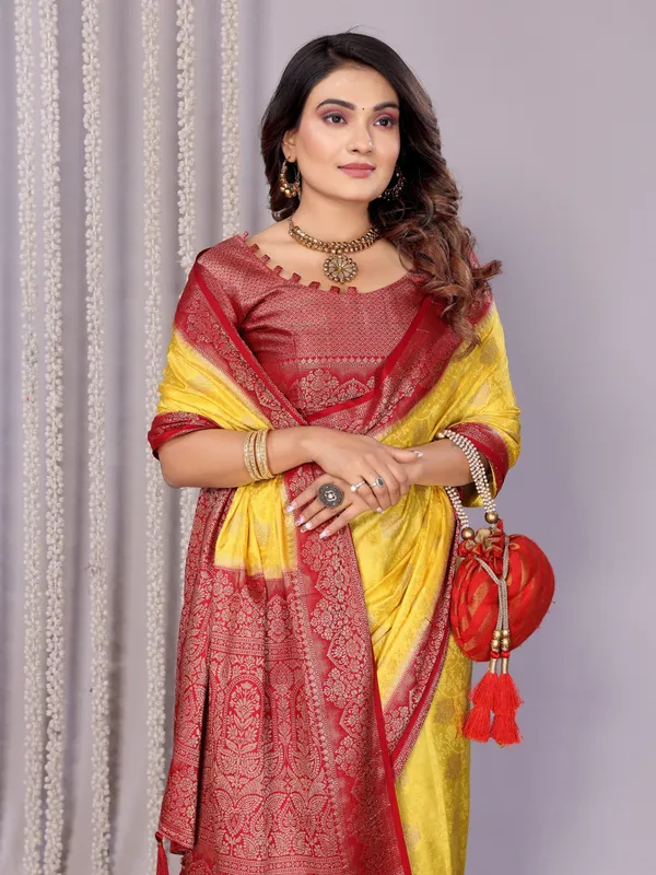 Yellow_Silk_Blend_Saree_For_Women