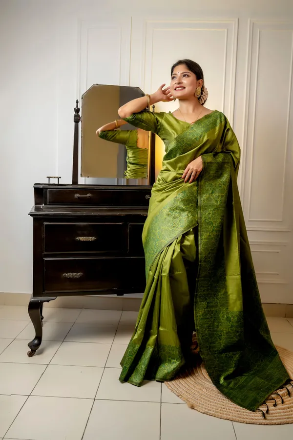 Green_Silk_Blend_Saree_For_Women