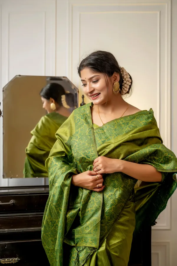 Green_Silk_Blend_Saree_For_Women