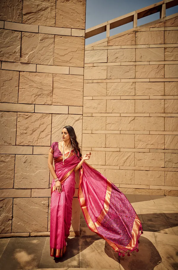 Pink_Silk_Blend_Saree_For_Women