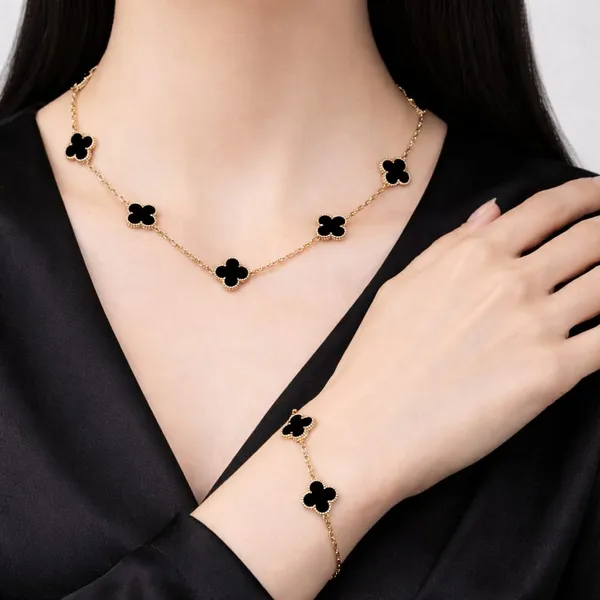 Black_And_Gold_Elegant_Clover_Necklace_And_Bracelet_Set_For_Women_Set_Of_2
