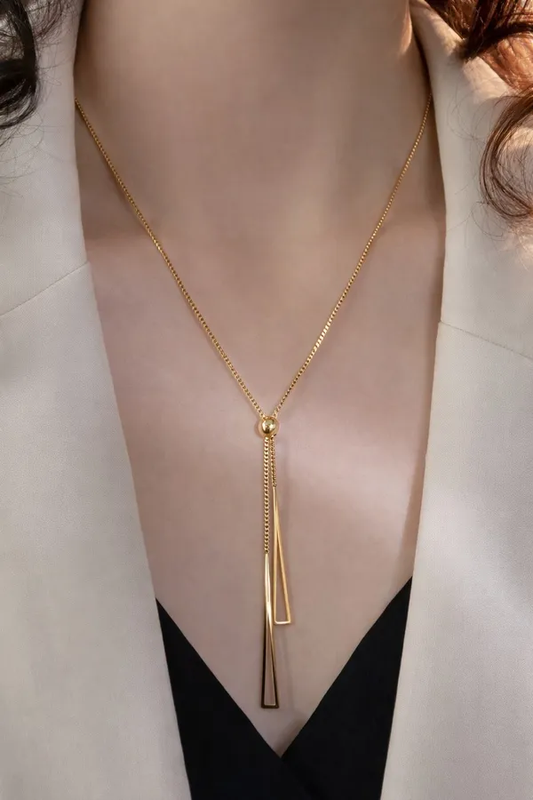 Gold_Tone_Elegant_Tassel_Pendant_Necklace_For_Women