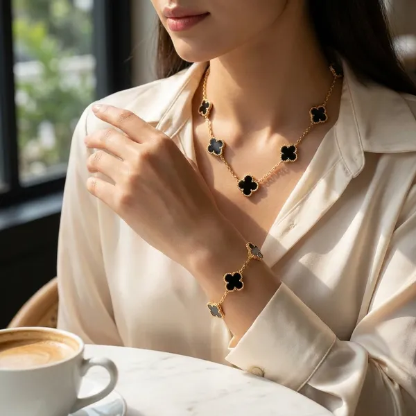 Black_And_Gold_Elegant_Clover_Necklace_And_Bracelet_Set_For_Women_Set_Of_2