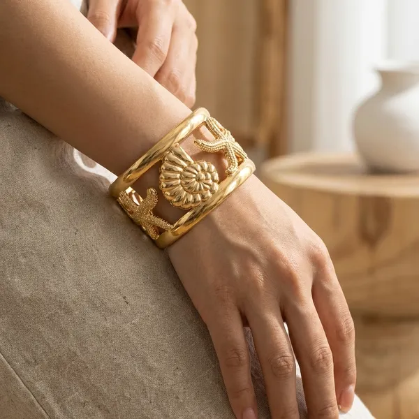 Gold_Seashell_And_Starfish_Gold_Cuff_Bracelet_For_Women