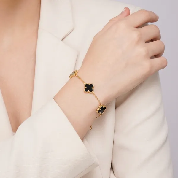Luxury_Gold_Clover_Bracelet_for_Women_|_Black_Onyx_5_Motif_Charm_Bracelet_|_Adjustable_Korean_Style_Elegant_Jewelry_Gift_for_Girls_&_Women