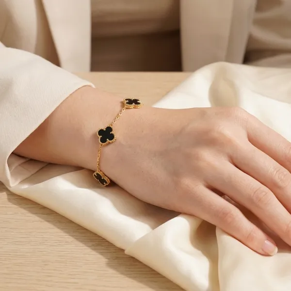 Luxury_Gold_Clover_Bracelet_for_Women_|_Black_Onyx_5_Motif_Charm_Bracelet_|_Adjustable_Korean_Style_Elegant_Jewelry_Gift_for_Girls_&_Women
