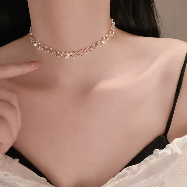 Shimmering_Rhinestones_Luxury_Necklace_White_Pearls_Chains_Shiny_Diamond_Short_Choker_Necklace_|_Shimmering_Beautiful_necklace