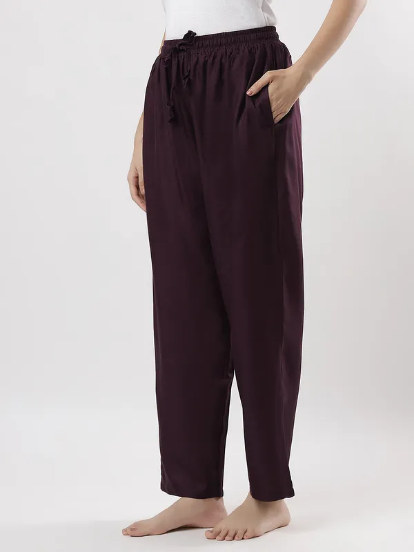 Kohinoorised_Pure_Viscose_Plain_Relaxed_Pyjamas_With_Two_Side_Pockets_Wine