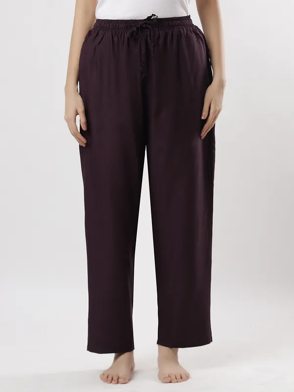 Kohinoorised_Pure_Viscose_Plain_Relaxed_Pyjamas_With_Two_Side_Pockets_Wine