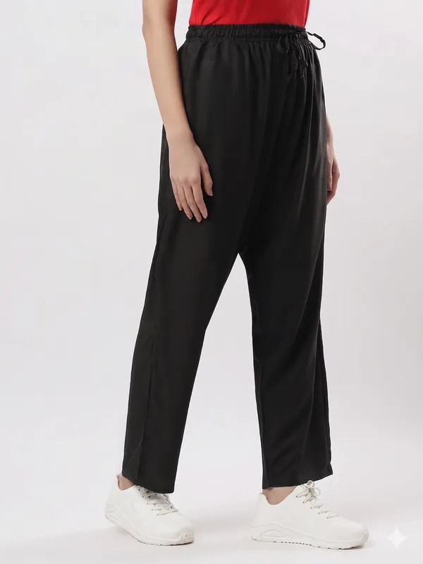 Kohinoorised_Pure_Viscose_Plain_Relaxed_Pyjamas_With_Two_Side_Pockets_Black