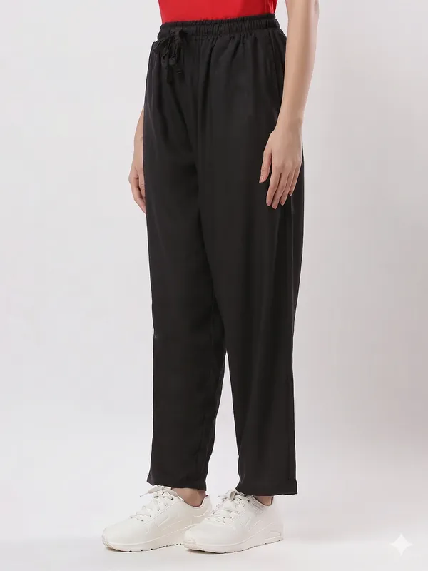 Kohinoorised_Pure_Viscose_Plain_Relaxed_Pyjamas_With_Two_Side_Pockets_Black