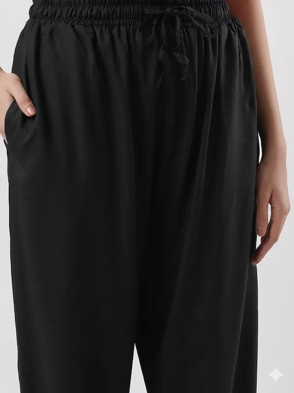 Kohinoorised_Pure_Viscose_Plain_Relaxed_Pyjamas_With_Two_Side_Pockets_Black