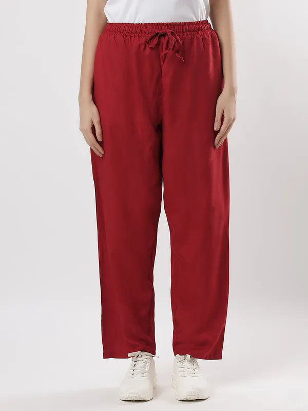 Kohinoorised_Pure_Viscose_Plain_Relaxed_Pyjamas_With_Two_Side_Pockets_Maroon