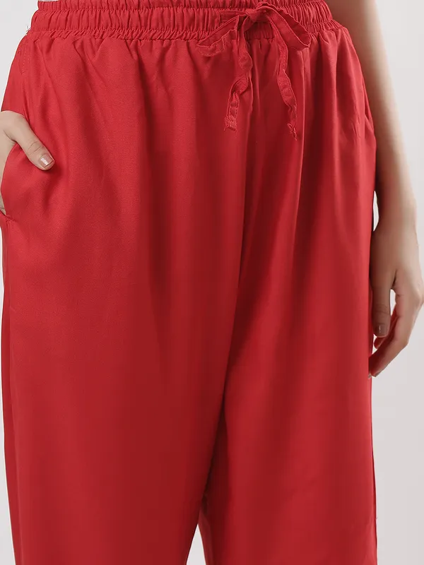 Kohinoorised_Pure_Viscose_Plain_Relaxed_Pyjamas_With_Two_Side_Pockets_Red