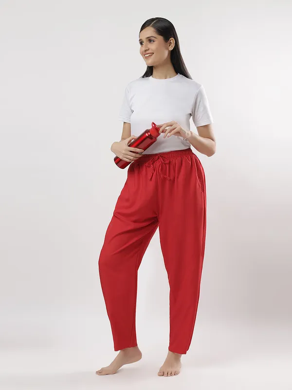 Kohinoorised_Pure_Viscose_Plain_Relaxed_Pyjamas_With_Two_Side_Pockets_Red