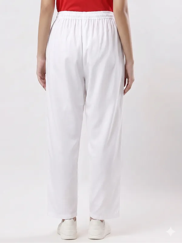 Kohinoorised_Pure_Viscose_Plain_Relaxed_Pyjamas_With_Two_Side_Pockets_White