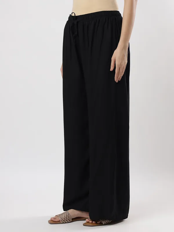 Kohinoorised_Pure_Viscos_Rayon_Palazzo_With_Two_Side_Pockets_With_Miyani_and_Drawstring_Black
