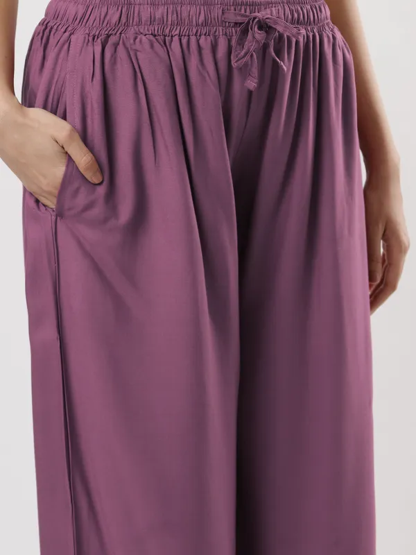 Kohinoorised_Pure_Viscos_Rayon_Palazzo_With_Two_Side_Pockets_With_Miyani_and_Drawstring_Onion