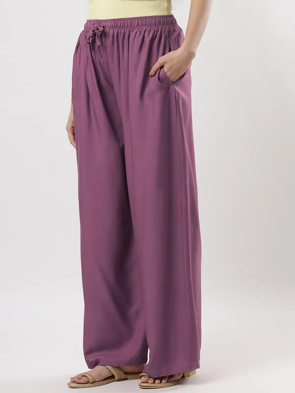 Kohinoorised_Pure_Viscos_Rayon_Palazzo_With_Two_Side_Pockets_With_Miyani_and_Drawstring_Onion