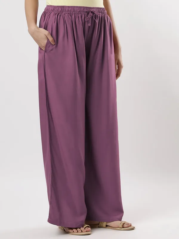Kohinoorised_Pure_Viscos_Rayon_Palazzo_With_Two_Side_Pockets_With_Miyani_and_Drawstring_Onion