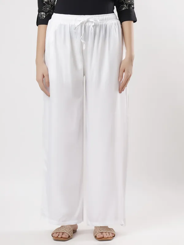 Kohinoorised_Pure_Viscos_Rayon_Palazzo_With_Two_Side_Pockets_With_Miyani_and_Drawstring_White
