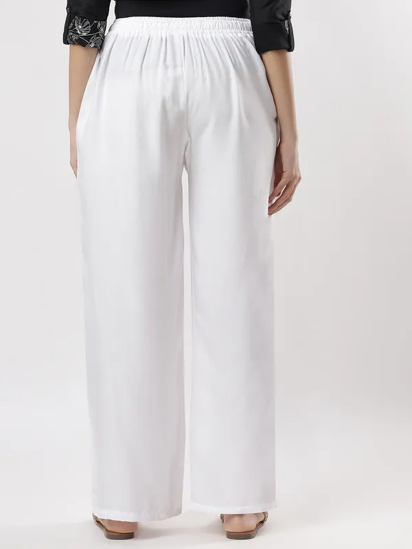 Kohinoorised_Pure_Viscos_Rayon_Palazzo_With_Two_Side_Pockets_With_Miyani_and_Drawstring_White
