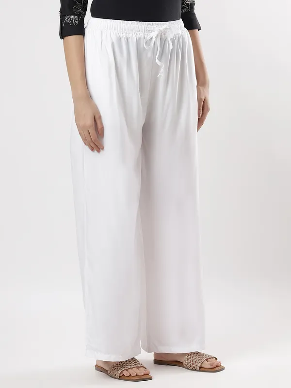 Kohinoorised_Pure_Viscos_Rayon_Palazzo_With_Two_Side_Pockets_With_Miyani_and_Drawstring_White