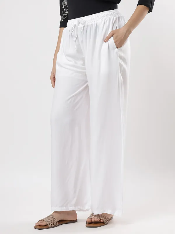 Kohinoorised_Pure_Viscos_Rayon_Palazzo_With_Two_Side_Pockets_With_Miyani_and_Drawstring_White