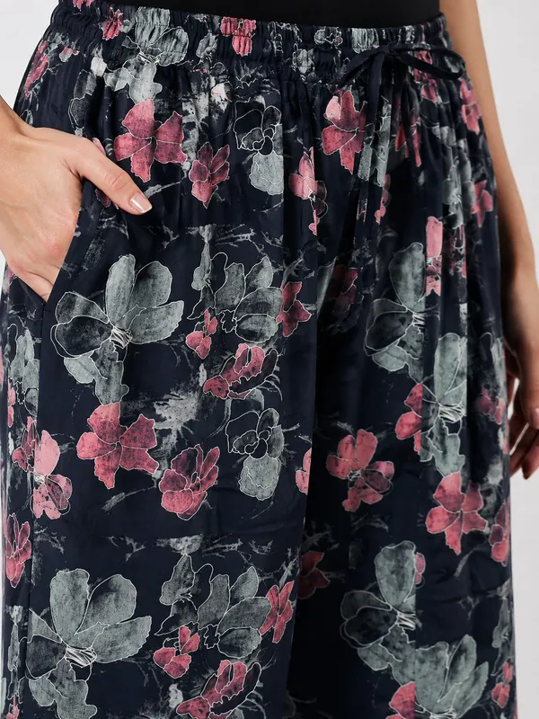 Kohinoorised_Pure_Viscose_Rayon_Printed_Relaxed_Pyjamas_with_Two_Side_Pockets_NavyBlue