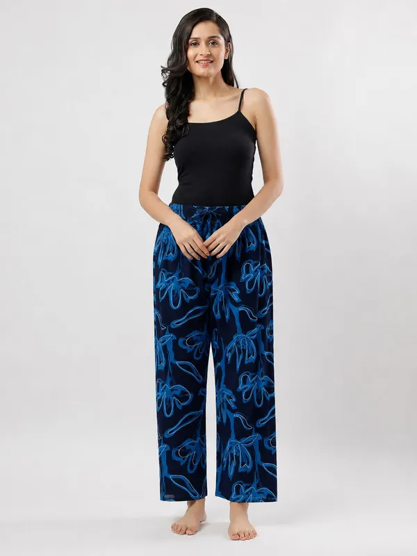 Kohinoorised_Pure_Viscose_Rayon_Printed_Relaxed_Pyjamas_with_Two_Side_Pockets_Black