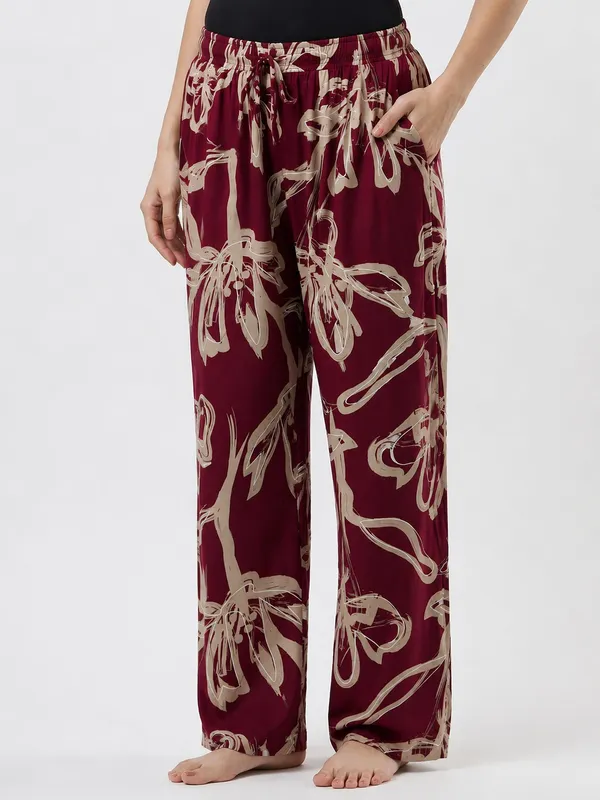 Kohinoorised_Pure_Viscose_Rayon_Printed_Relaxed_Pyjamas_with_Two_Side_Pockets_Maroon