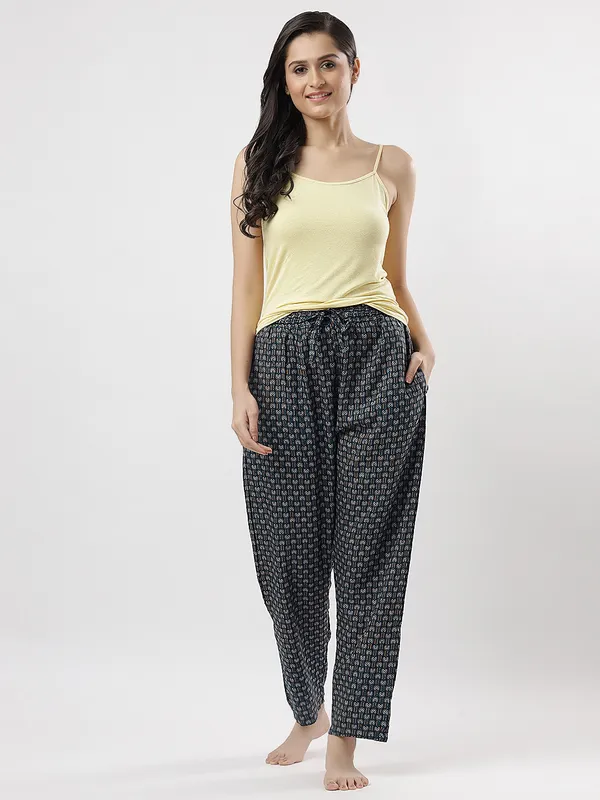 Kohinoorised_Pure_Viscose_Rayon_Printed_Relaxed_Pyjamas_with_Two_Side_Pockets_Alpine