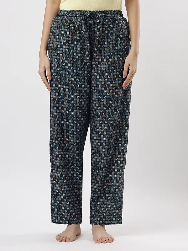 Kohinoorised_Pure_Viscose_Rayon_Printed_Relaxed_Pyjamas_with_Two_Side_Pockets_Alpine