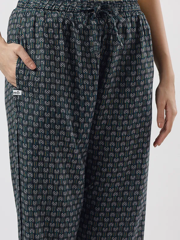Kohinoorised_Pure_Viscose_Rayon_Printed_Relaxed_Pyjamas_with_Two_Side_Pockets_Alpine