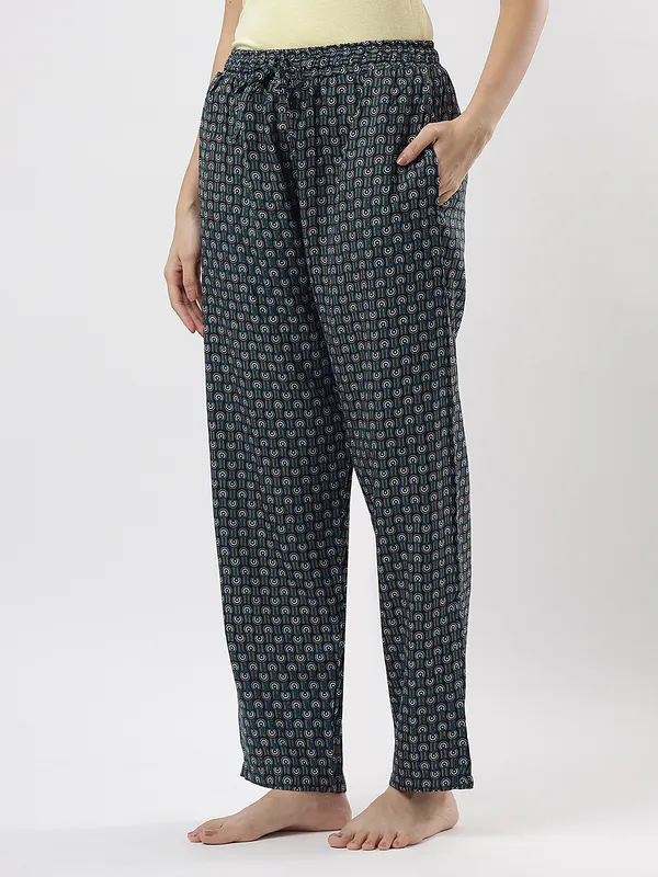 Kohinoorised_Pure_Viscose_Rayon_Printed_Relaxed_Pyjamas_with_Two_Side_Pockets_Alpine