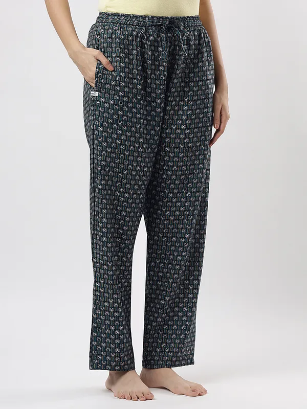 Kohinoorised_Pure_Viscose_Rayon_Printed_Relaxed_Pyjamas_with_Two_Side_Pockets_Alpine