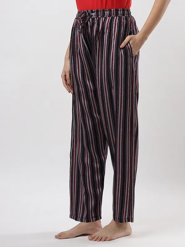 Kohinoorised_Pure_Viscose_Rayon_Printed_Relaxed_Pyjamas_with_Two_Side_Pockets_Black_Stripes