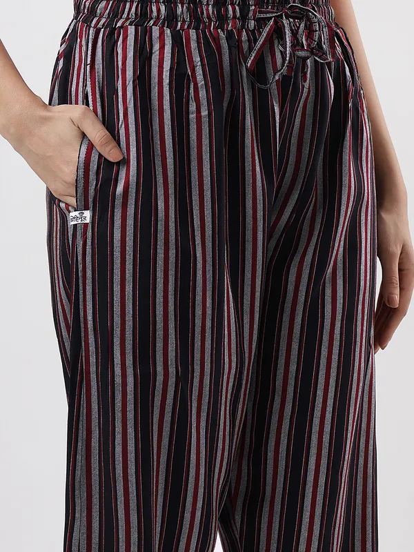 Kohinoorised_Pure_Viscose_Rayon_Printed_Relaxed_Pyjamas_with_Two_Side_Pockets_Black_Stripes