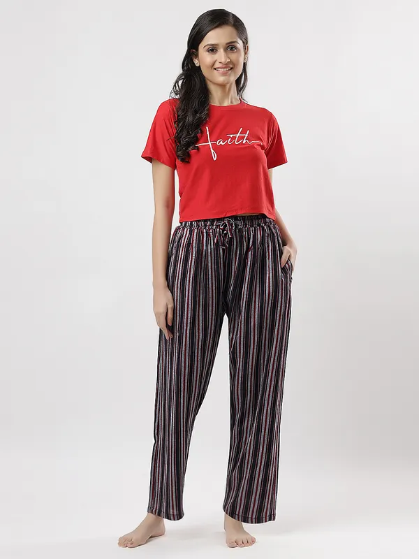 Kohinoorised_Pure_Viscose_Rayon_Printed_Relaxed_Pyjamas_with_Two_Side_Pockets_Black_Stripes