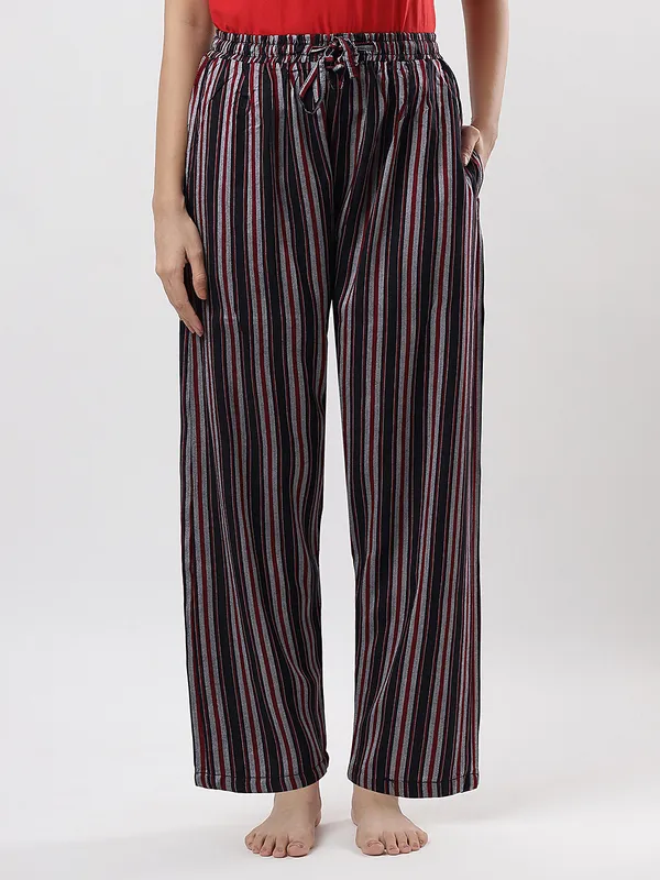 Kohinoorised_Pure_Viscose_Rayon_Printed_Relaxed_Pyjamas_with_Two_Side_Pockets_Black_Stripes