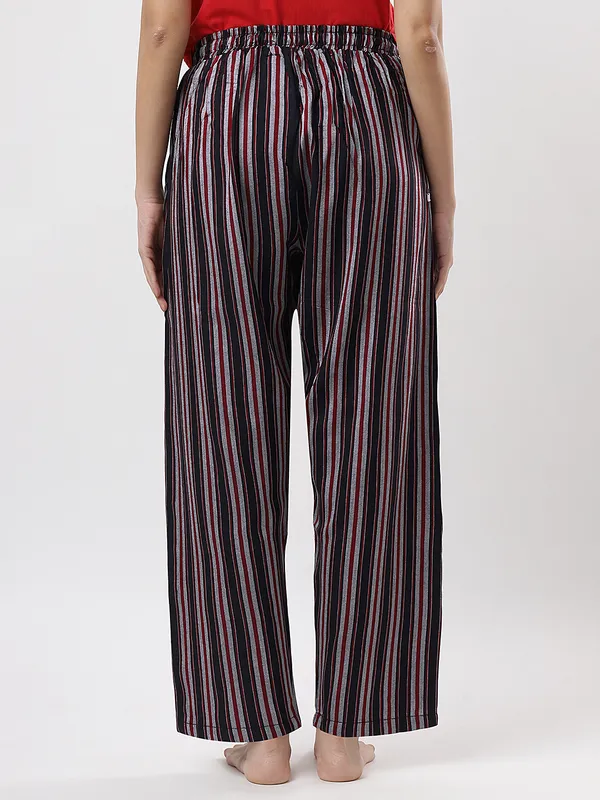 Kohinoorised_Pure_Viscose_Rayon_Printed_Relaxed_Pyjamas_with_Two_Side_Pockets_Black_Stripes