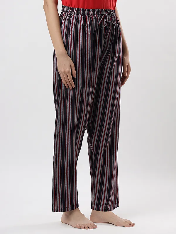 Kohinoorised_Pure_Viscose_Rayon_Printed_Relaxed_Pyjamas_with_Two_Side_Pockets_Black_Stripes