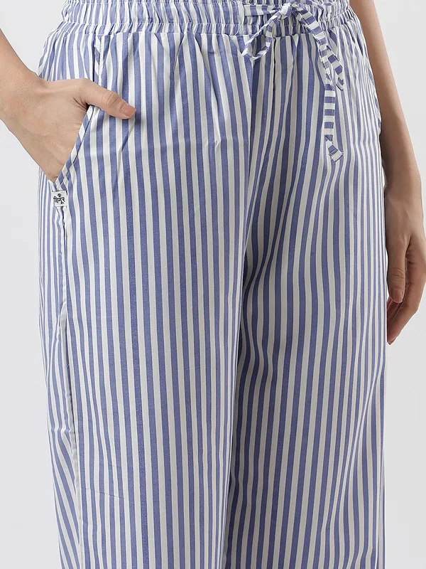 Kohinoorised_Pure_Viscose_Rayon_Printed_Relaxed_Pyjamas_with_Two_Side_Pockets_Blue_Stripes
