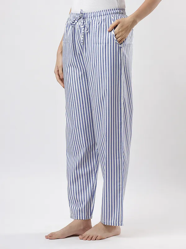 Kohinoorised_Pure_Viscose_Rayon_Printed_Relaxed_Pyjamas_with_Two_Side_Pockets_Blue_Stripes