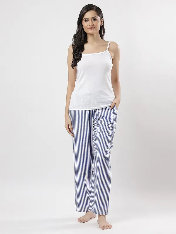 Kohinoorised_Pure_Viscose_Rayon_Printed_Relaxed_Pyjamas_with_Two_Side_Pockets_Blue_Stripes