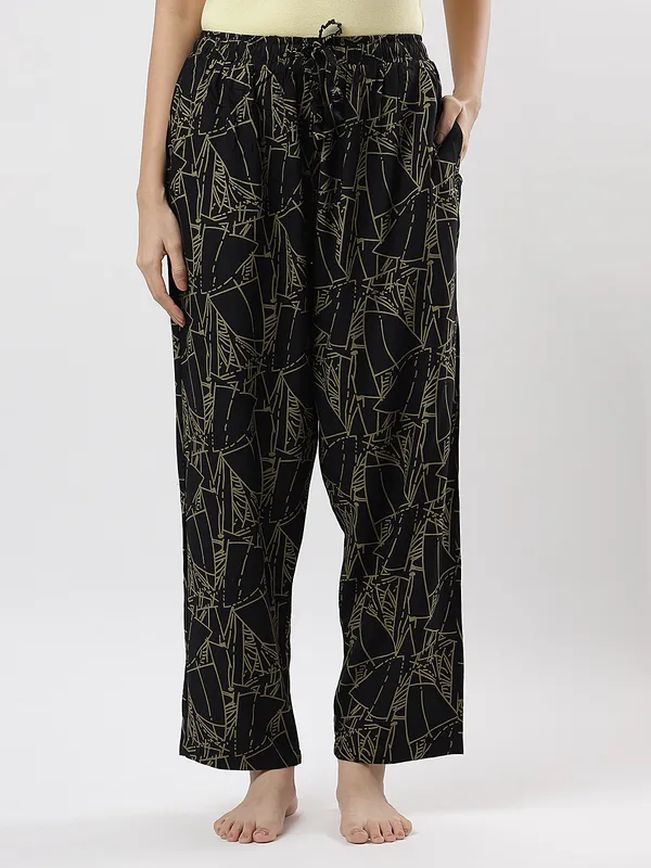 Kohinoorised_Pure_Viscose_Rayon_Printed_Relaxed_Pyjamas_with_Two_Side_Pockets_Green_Puzzle