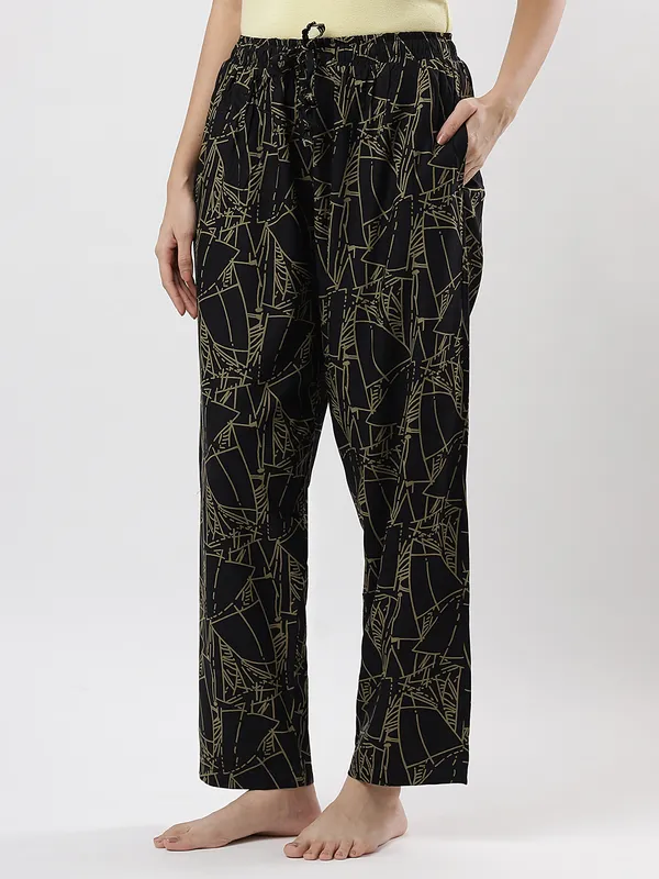 Kohinoorised_Pure_Viscose_Rayon_Printed_Relaxed_Pyjamas_with_Two_Side_Pockets_Green_Puzzle