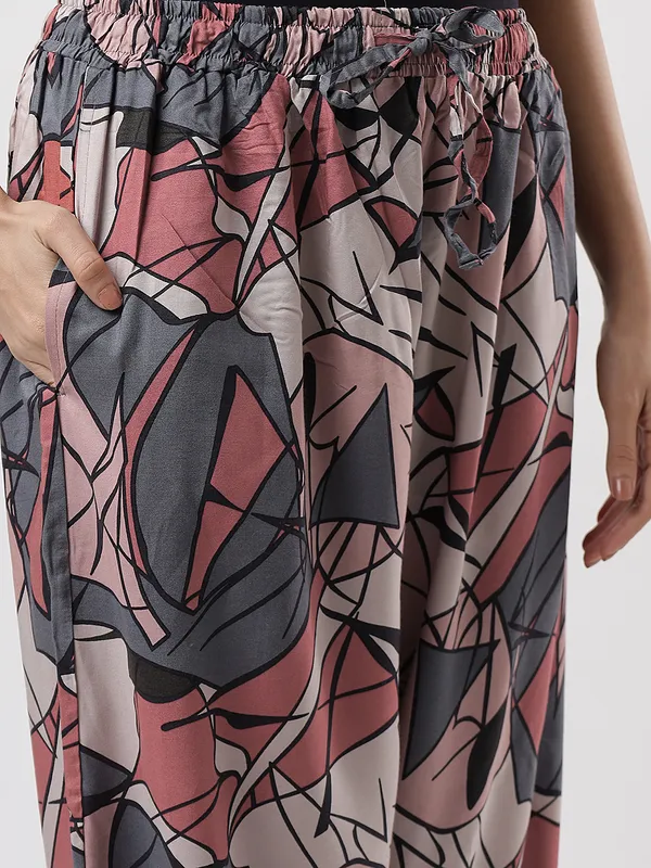 Kohinoorised_Pure_Viscose_Rayon_Printed_Relaxed_Pyjamas_with_Two_Side_Pockets_Grey_Puzzle